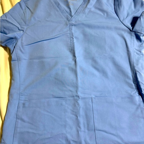 Fabletics Scrub Set - Picture 4 of 6